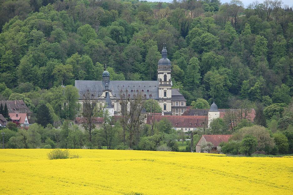 Eine Perle im Jagsttal: Kloster Schöntal. Die dicken, alten Mauern bieten im Hochsommer den idealen Ort, um sich abzukühlen.