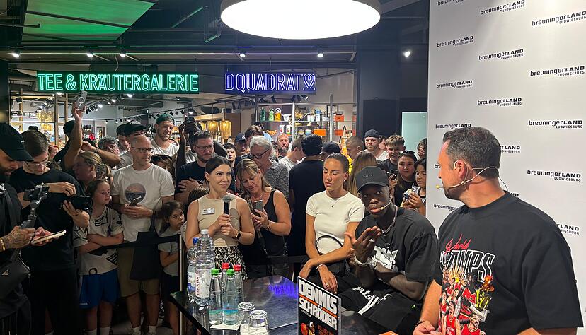 Dennis Schröder spricht im Breuningerland Ludwigsburg über seine Karriere und seine nächsten Ziele.