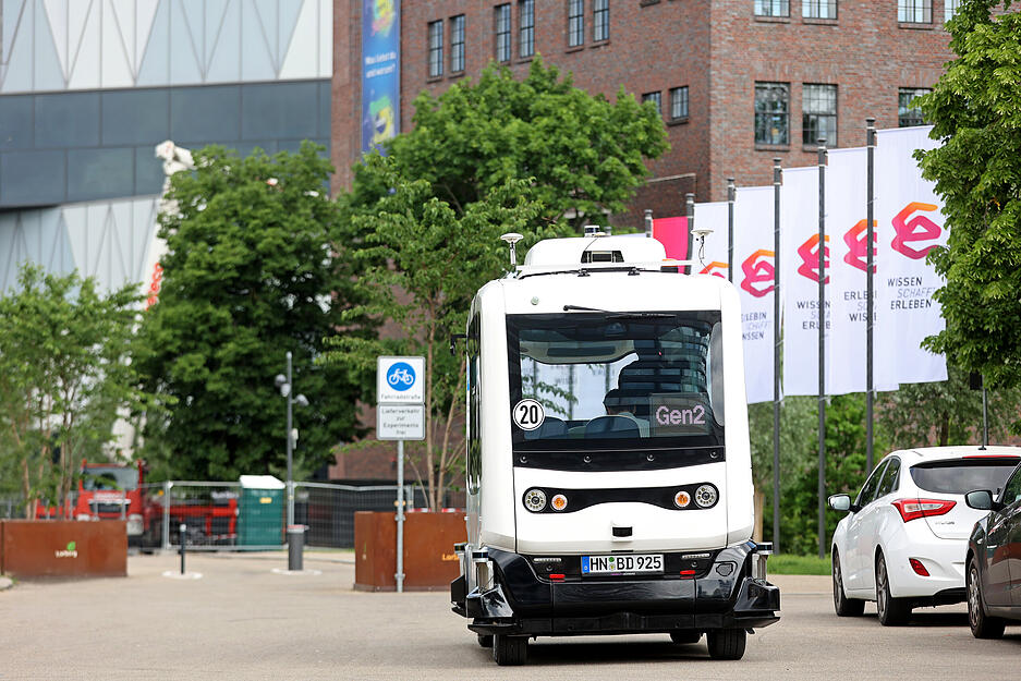 Probefahrt autonomes Bus-Shuttle auf der Bahnhofstraße Heilbronn Probefahrt autonomes Bus-Shuttle auf der Bahnhofstraße Heilbronn