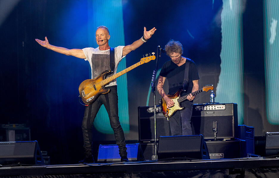 Sting begeistert sein Publikum auf der Open-Air-Bühne im Wertwiesenpark.