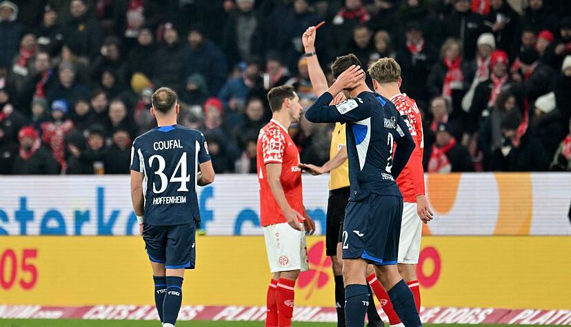 Wieder einmal Rot-S&uuml;nder: Dominik Kohr (Mitte) vom FSV Mainz 05