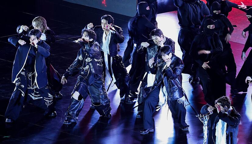 Nach vier Jahren Pause wird BTS beim ersten Auftritt in Seoul mit viel Jubel empfangen. Nach vier Jahren Pause wird BTS beim ersten Auftritt in Seoul mit viel Jubel empfangen.