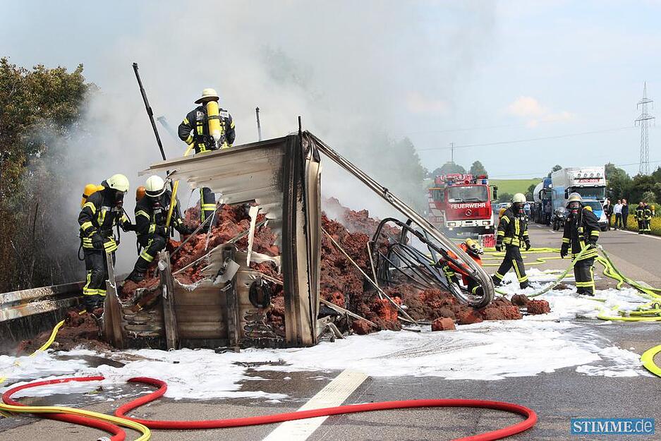 Brennender Lkw auf A6 | 03.06.