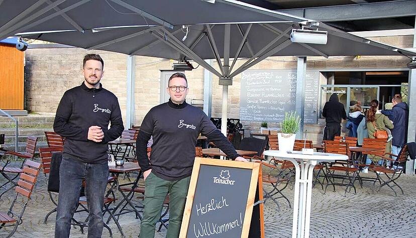 Das Pächter-Team des Biergartens am Kocher: Hermann Breuninger (r.) und Ivan Marevic sind mit den ersten Frühlingstagen in die Saison gestartet.
Foto: Tamara Ludwig Das Pächter-Team des Biergartens am Kocher: Hermann Breuninger (r.) und Ivan Marevic sind mit den ersten Frühlingstagen in die Saison gestartet.
Foto: Tamara Ludwig