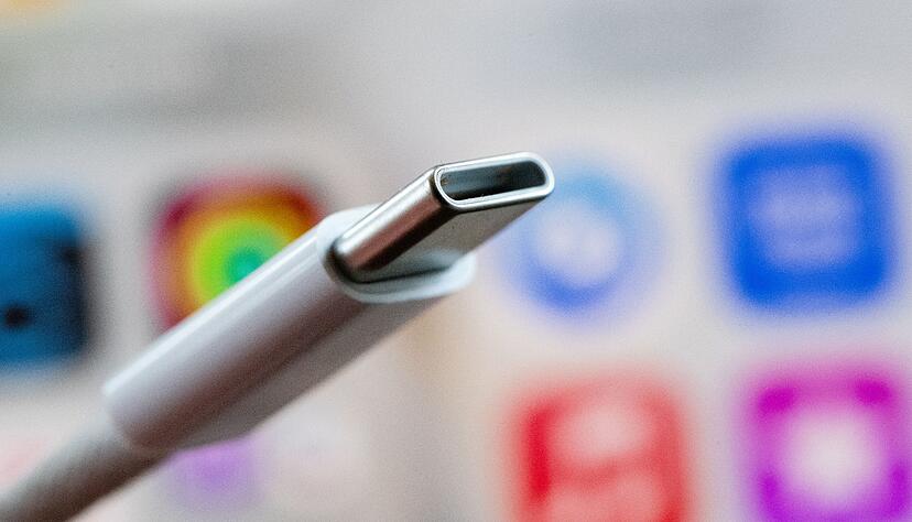 Was kann das Kabel? Angaben zu Datenspeed und Watt: Das USB Implementers Forum hat neue Logos für USB-Ports und USB-C-Kabel entwickelt. Was kann das Kabel? Angaben zu Datenspeed und Watt: Das USB Implementers Forum hat neue Logos für USB-Ports und USB-C-Kabel entwickelt.