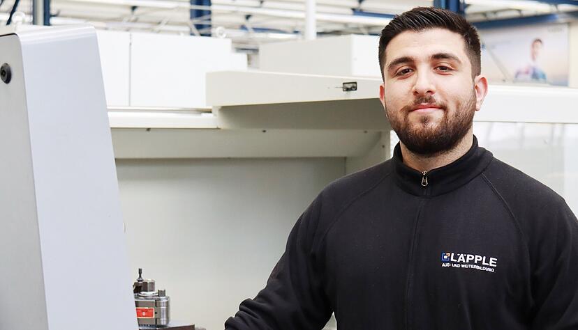 Fadi Al Abi aus Syrien hat ein Buch &uuml;ber seinen Weg geschrieben. Er gilt als Musterbeispiel f&uuml;r Integration in den deutschen Arbeitsmarkt.