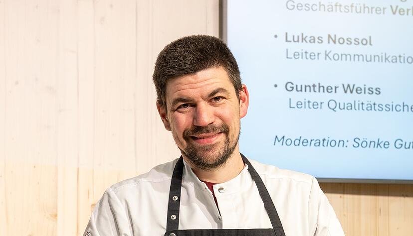 Bio-Spitzenkoch Sebastian Junge zeigt seine Kochkünste auf der Grünen Woche. Bio-Spitzenkoch Sebastian Junge zeigt seine Kochkünste auf der Grünen Woche.