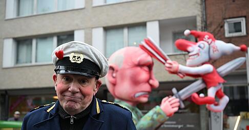 Karnevalswagenbauer Jacques Tilly ist von einem russischen Gericht zu achteinhalb Jahren Haft verurteilt worden (Archivbild).