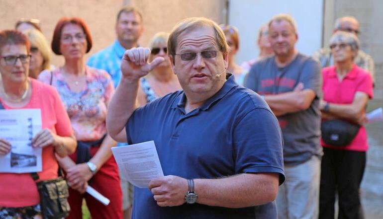 Modellhäuser sind Stadtführer Christoph Waidler bestens vertraut. Nächstes Jahr wird dieses Thema bei der Halben erneut aufgegriffen.
Foto: Franz Theuer Modellhäuser sind Stadtführer Christoph Waidler bestens vertraut. Nächstes Jahr wird dieses Thema bei der Halben erneut aufgegriffen.
Foto: Franz Theuer