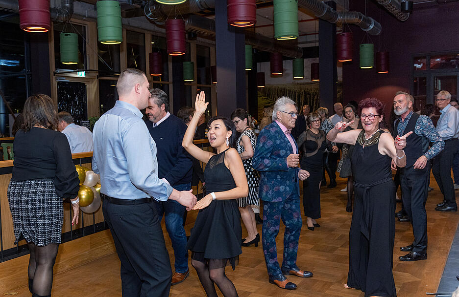 Silvester im Parkhotel und auf dem Theaterschiff Silvester im Parkhotel und auf dem Theaterschiff