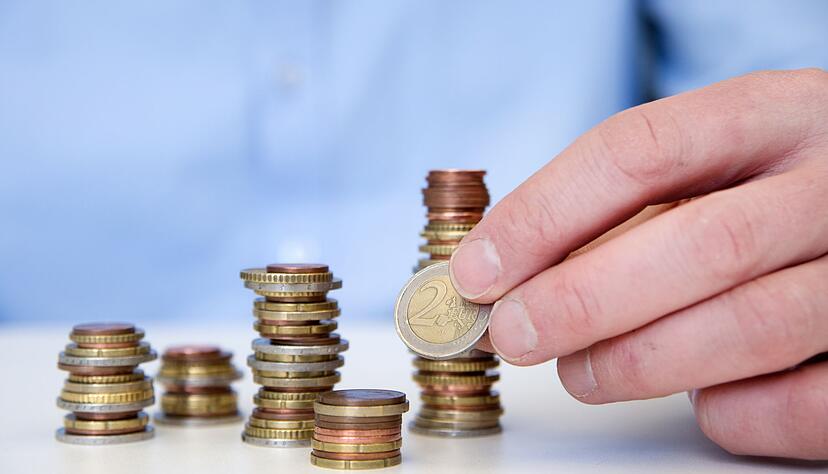 Wer eine Abfindung erh&auml;lt, muss auch dem Fiskus etwas davon abgeben. Mit manchen Tipps wird die Steuerlast aber geringer.