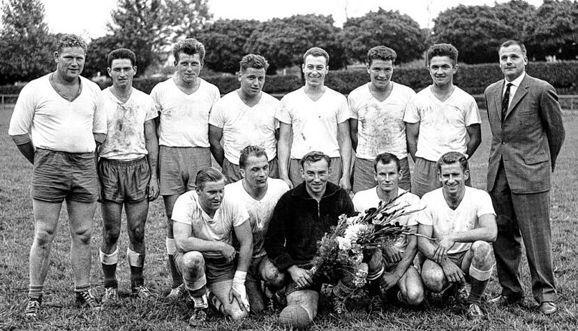 Das ist sie, die Meistertruppe des TSB Horkheim von 1962. Hinten von links: Klenk, Herbert Hönnige, Jarosch, Hagner, Baierbach, Primbs, Adolf Hönnige, Trainer Gölkel. Vorne von links: Bader, Murrweiss, Janoschek, Scharfy, Walter.Foto: Archiv/Krüger Das ist sie, die Meistertruppe des TSB Horkheim von 1962. Hinten von links: Klenk, Herbert Hönnige, Jarosch, Hagner, Baierbach, Primbs, Adolf Hönnige, Trainer Gölkel. Vorne von links: Bader, Murrweiss, Janoschek, Scharfy, Walter.Foto: Archiv/Krüger