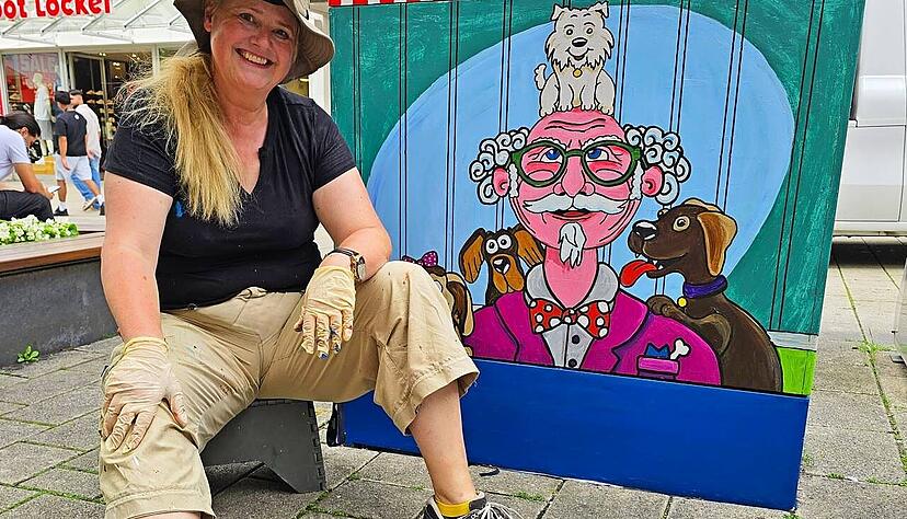 Auf den Kunstwerken von Ellen Fridenberg sind oft Tiere zu sehen. Diese bunte Szene ist seit kurzem in der Fleiner Straße in Heilbronn zu bewundern.
Foto: meine.stimme-Heimatreporterin Heidrun Rosenberger Auf den Kunstwerken von Ellen Fridenberg sind oft Tiere zu sehen. Diese bunte Szene ist seit kurzem in der Fleiner Straße in Heilbronn zu bewundern.
Foto: meine.stimme-Heimatreporterin Heidrun Rosenberger