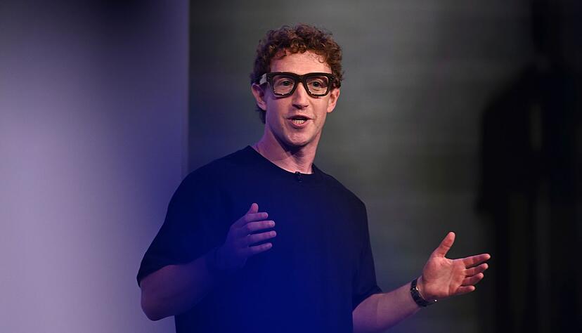 Mark Zuckerberg demonstrierte die Brille mit Display auf der hauseigenen Konferenz Meta Connect. Mark Zuckerberg demonstrierte die Brille mit Display auf der hauseigenen Konferenz Meta Connect.