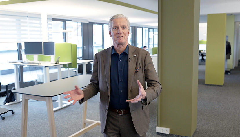 Chefredakteur Uwe Ralf Heer gew&auml;hrt Einblicke in die Redaktionsr&auml;ume der Heilbronner Stimme.