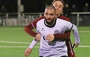 VfR-Neuzugang S&uuml;leyman Bilgi (vorne) kam gegen die SUN zum ersten Einsatz.