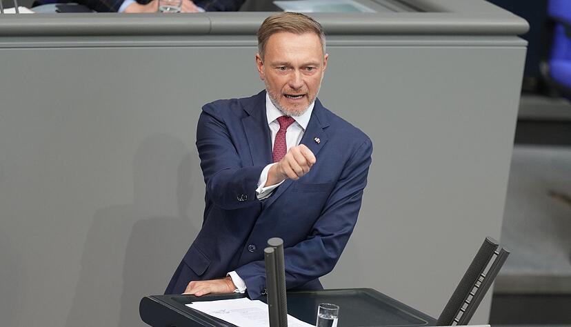 Eigentlich ist Christian Lindner (FDP) schon abgew&auml;hlt. Aber weil der alte Bundestag noch einmal zusammengetrommelt wurde, trat auch der Ex-Finanzminister noch einmal ans Rednerpult.