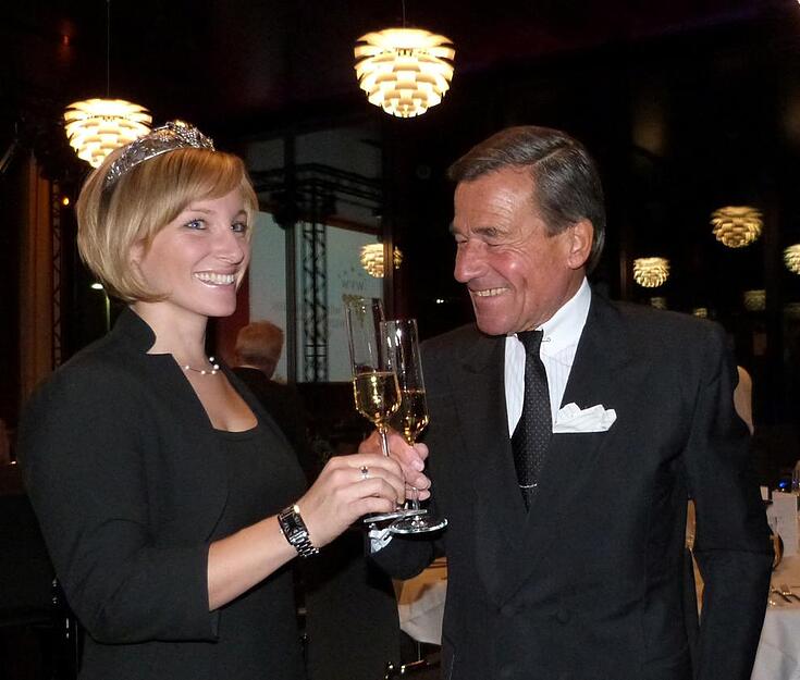 Festredner Wolfgang Grupp mit Württembergs Weinkönigin Nina Hirsch. Festredner Wolfgang Grupp mit Württembergs Weinkönigin Nina Hirsch.