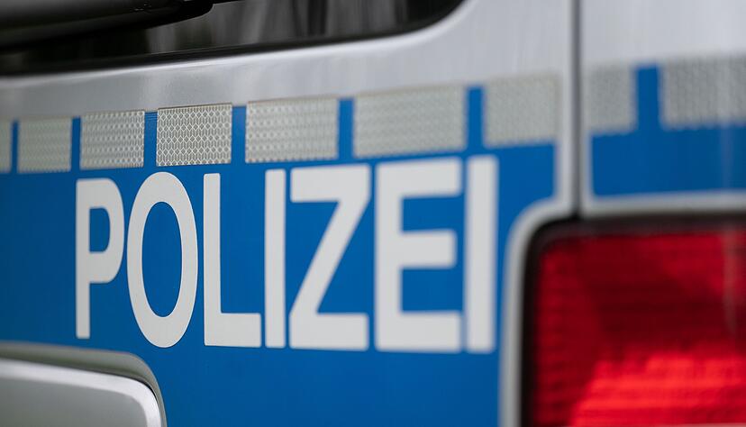 Einen größeren Polizeieinsatz verursachte am Samstag ein 16-Jähriger in Niedernhall, nachdem er eine 14-Jährige mit einer Luftdruckpistole bedroht hatte.