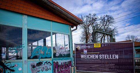 Eine Bahnbaustelle in Karst&auml;dt in Brandenburg. Nach Berechnung des Ifo-Instituts floss 2025 ein gro&szlig;er Teil der f&uuml;r Investitionen in die Infrastruktur vorgesehenen Milliardenschulden des Bundes in das Stopfen von Haushaltsl&ouml;chern. (Archivbild)