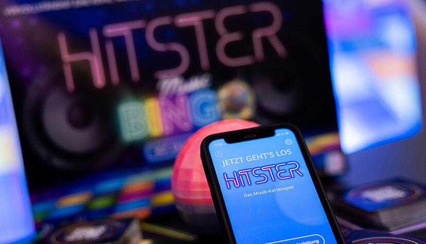 Die App spiel die Musik ein, die Spieler müssen danach die Karten sortieren: Hitster gilt als erfolgreiches Hybrid-Spiel. Die App spiel die Musik ein, die Spieler müssen danach die Karten sortieren: Hitster gilt als erfolgreiches Hybrid-Spiel.