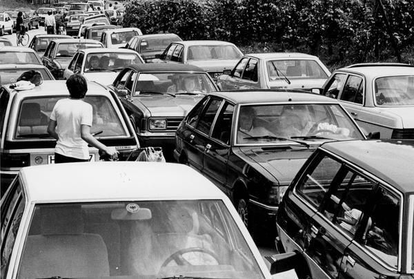 1986. Eine riesige Blechkarawane wälzt sich am Wochenende in Richtung Kulturtage auf den Gaffenberg. Die Organisatoren zeigen sich dem Ansturm von mehr als 30 000 Besuchern bestens gewachsen.