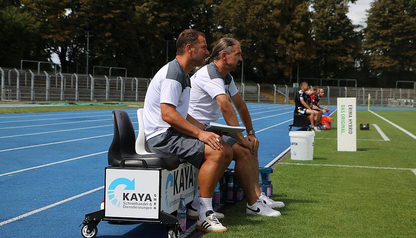 Trainer Markus Lang (links) und Teammanager Zdenko Juric haben eine klare Vorstellung, wie sich ihr VfR Heilbronn in der R&uuml;ckrunde pr&auml;sentieren soll.
