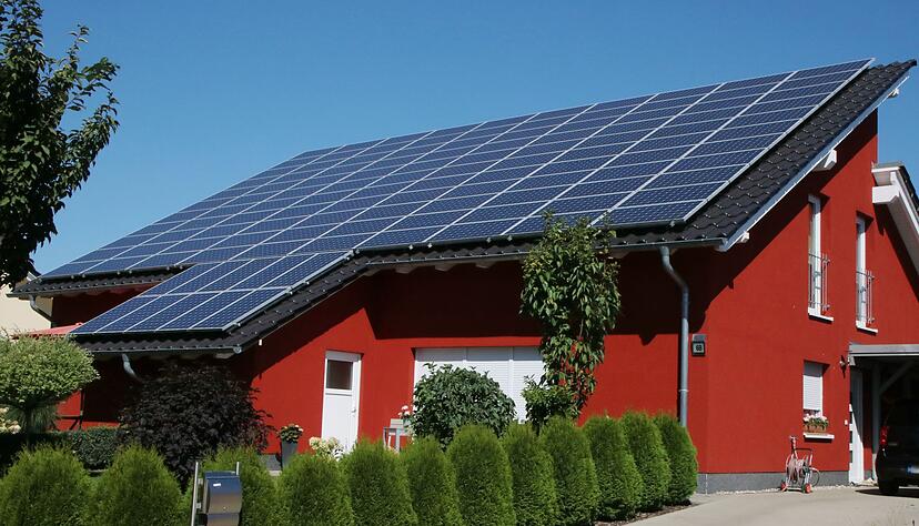 Wer Strom aus seiner Photovoltaikanlage ins Netz einspeist, kann sich &uuml;ber eine Einspeiseverg&uuml;tung freuen &ndash; vorausgesetzt, die Anlage ist korrekt angemeldet.