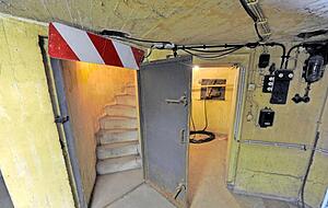 Treppen gibt es nur unten und oben. Ein Wendelgang verbindet die Geschosse.