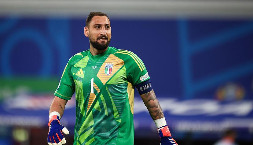 Italiens Torhüter Gianluigi Donnarumma reagiert auf dem Platz.