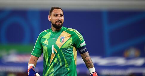 Italiens Torhüter Gianluigi Donnarumma reagiert auf dem Platz.
