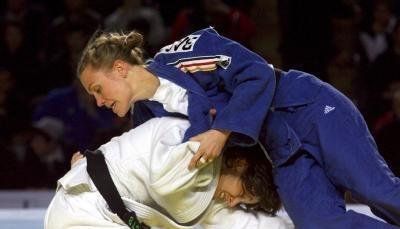 Oiana Blanco (l) k&auml;mpft gegen Michaela Baschin.