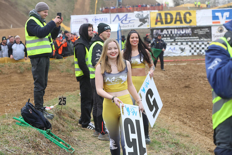 Fliegende Motorr&auml;der und volle Trib&uuml;nen: Winter-Motocross Frankenbach feiert Jubil&auml;um