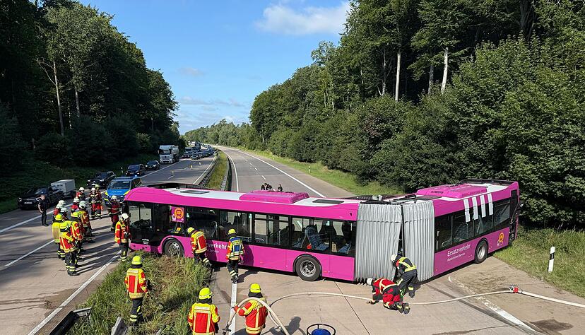 Der Bus war im Ersatzverkehr f&uuml;r die gesperrte Bahnstrecke zwischen Hamburg und Berlin unterwegs.