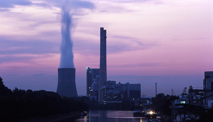 Der Kanalhafen in Heilbronn mit EnBW-Kraftwerk: Ist Heilbronn eine zubetonierte Hitze-Hölle? Diesen Eindruck versucht die DUH-Studie zu vermitteln. Der Kanalhafen in Heilbronn mit EnBW-Kraftwerk: Ist Heilbronn eine zubetonierte Hitze-Hölle? Diesen Eindruck versucht die DUH-Studie zu vermitteln.