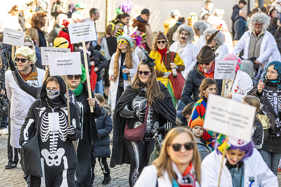 Nach alter Tradition beteiligten sich auch einige Zuschauer am Leiergassenumzug in Eppingen.