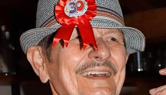 So hat Siegfried Schlumpberger im vergangenen Jahr seinen 70. Geburtstag und das 30-jährige Bestehen seines Bistros gefeiert. Nun ist der Hamballe-Wirt gestorben. So hat Siegfried Schlumpberger im vergangenen Jahr seinen 70. Geburtstag und das 30-jährige Bestehen seines Bistros gefeiert. Nun ist der Hamballe-Wirt gestorben.