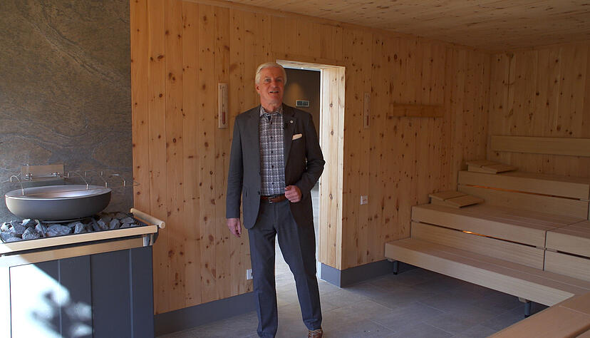 Stimme-Chefredakteur Uwe Ralf Heer hat sich im neuen Saunabereich des Öhringer Hallenbades umgesehen.