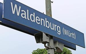 Am Bahnhof Waldenburg würde die Kochertalbahn nach Künzelsau abzweigen. Am Bahnhof Waldenburg würde die Kochertalbahn nach Künzelsau abzweigen.