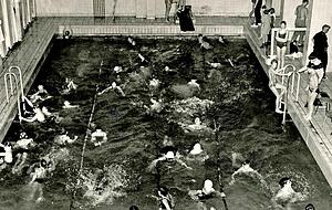 Viele Unterländer lernten hier schwimmen und verbinden mit dem heimeligen Bad gute Erinnerungen. Das Hauptbecken hatte eine Größe von 20 auf acht Meter. Viele Unterländer lernten hier schwimmen und verbinden mit dem heimeligen Bad gute Erinnerungen. Das Hauptbecken hatte eine Größe von 20 auf acht Meter.