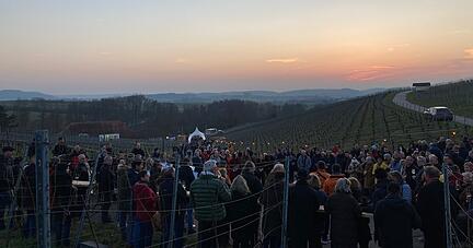 Die acht Weingüter und die Hohenloher Weinkellerei kredenzen ihre Weine im Lindelberg.  
