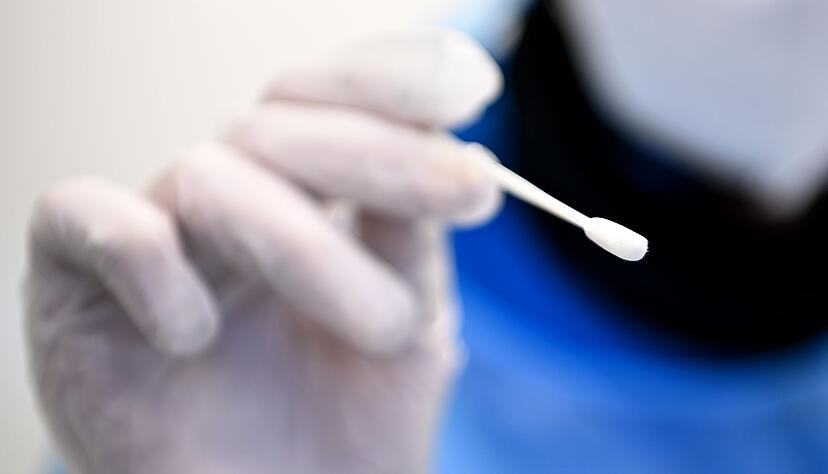 Eine Grippe ist keine Erkältung: Um die Viren richtig nachzuweisen, ist ein Abstrich nötig. Eine Grippe ist keine Erkältung: Um die Viren richtig nachzuweisen, ist ein Abstrich nötig.