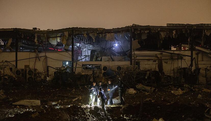 Weiterhin schlagen regelmäßig Raketen aus dem Iran in Israel ein. Weiterhin schlagen regelmäßig Raketen aus dem Iran in Israel ein.