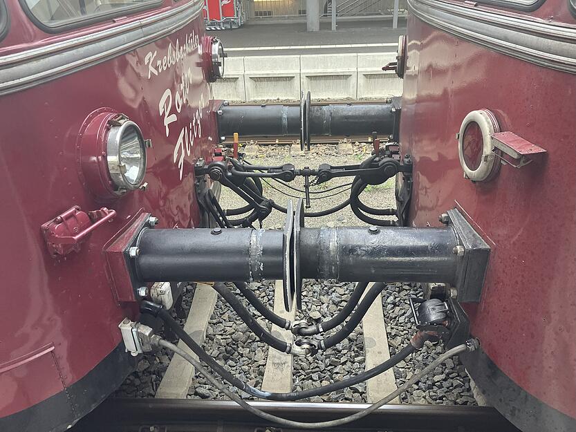 Etwa 260 Wasenfans aus dem Raum Heilbronn sind am Dienstag mit dem historischen Schienenbus zum Volksfest nach Stuttgart gereist.
