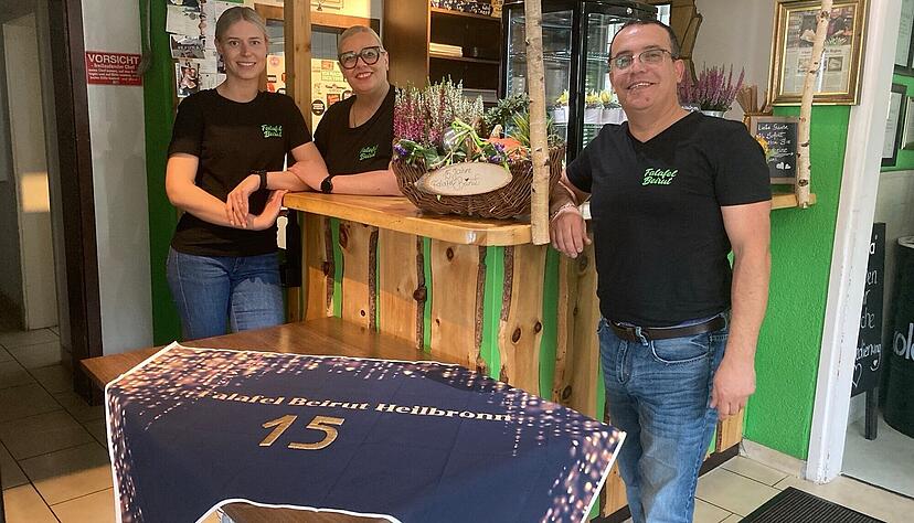 Das Team von Falafel Beirut: Mohammad Abdel Aziz mit Frau Audrone Toliusiene und deren Tochter Ieva.