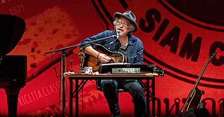 &bdquo;Bleibt emphatisch&ldquo;: Wie man es von Wolfgang Niedecken kennt, wurde der S&auml;nger und Songwriter auch (kurz) politisch.