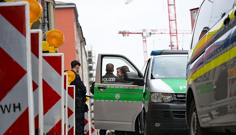 Insgesamt sei der Einsatz ohne besondere Vorkommnisse verlaufen, es sei nicht zu &Uuml;bergriffen gekommen, hie&szlig; es von der Einsatzleitung.