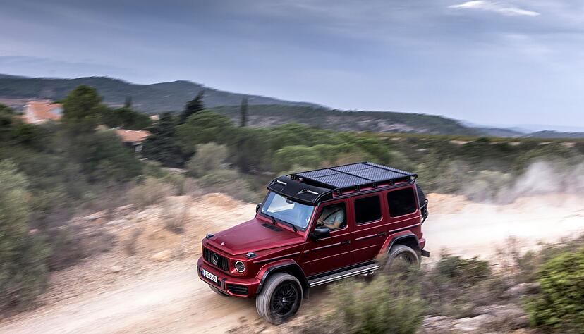Dank der Portalachsen ist der G 63 als 4x4&sup2; nicht nur souver&auml;ner im Gel&auml;nde, sondern w&auml;chst auch zwei Hand breit in die H&ouml;he.