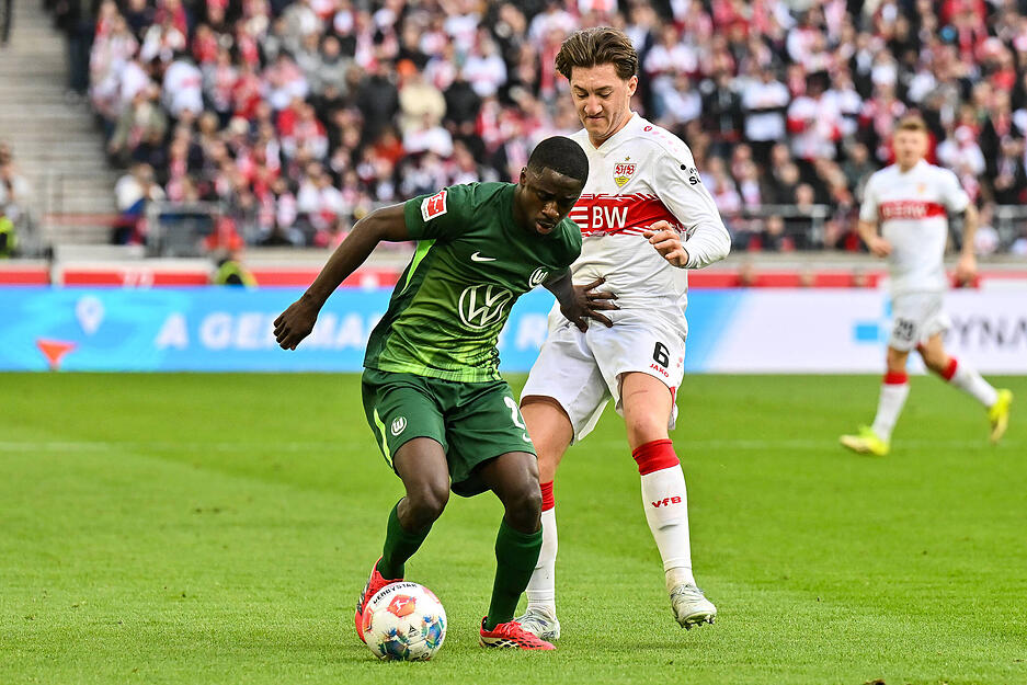 Angelo Stiller: Machte das Spiel schnell und leitete den Angriff zum 2:0 ein. Fing Angriffe der Wolfsburger fr&uuml;h ab und dirigierte die VfB-Offensive. Note: 2,5