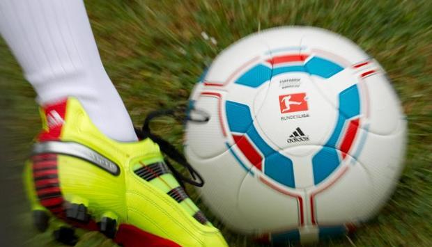 Die Fußball-Bundesliga bekommt einen neuen Ball. Die Fußball-Bundesliga bekommt einen neuen Ball.